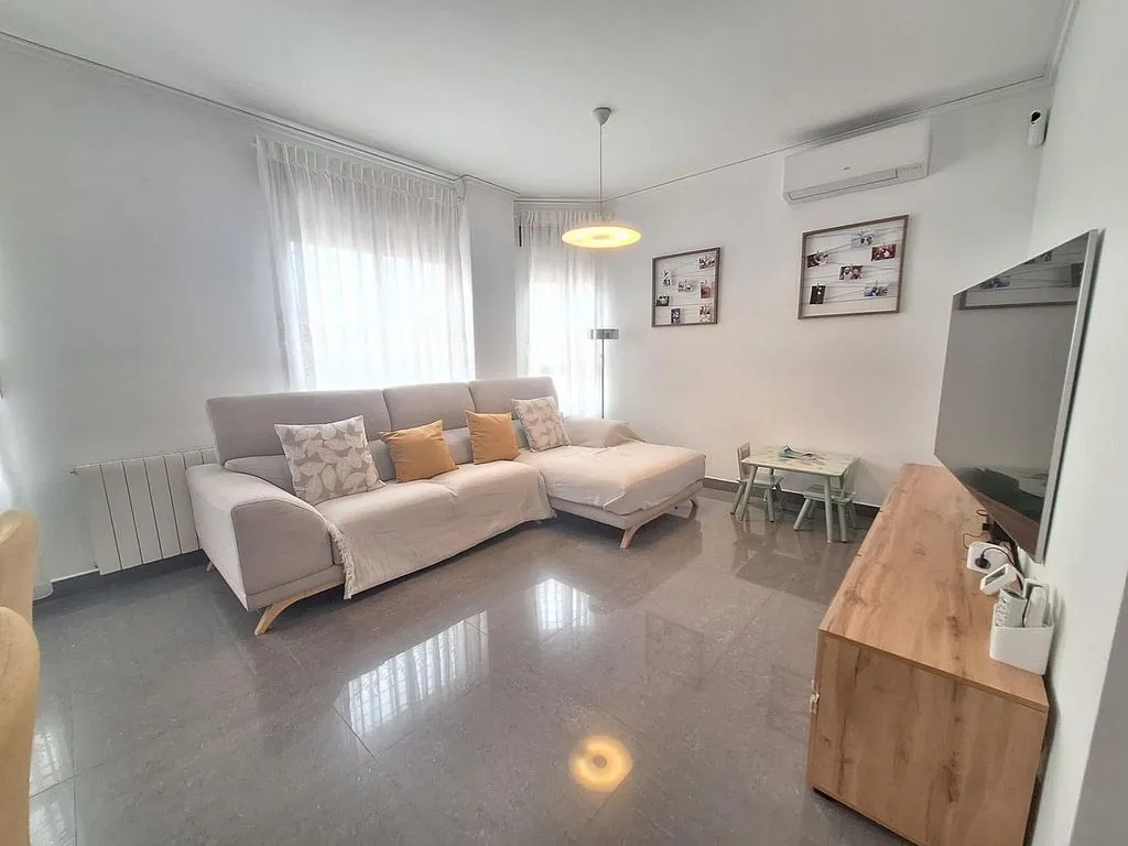 Elutuba - Spacious Corner House with Terraces in Alginet
