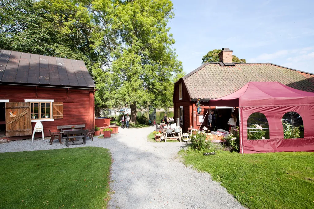 Aed - Semi-Detached Flat with Balcony in Finntorp