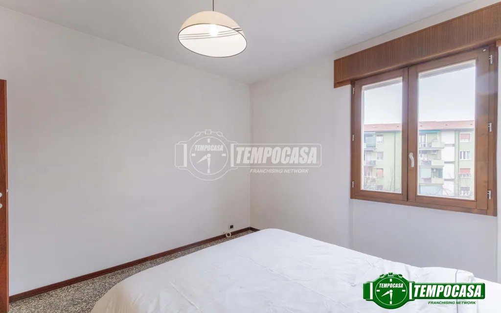Chambres - 1960s Apartment with Double Exposure in Milan