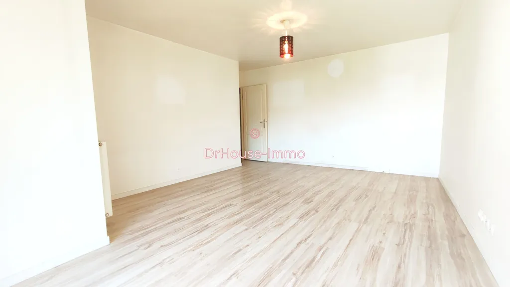 Stanze - 3-Bed Flat with Balcony in Secure Residence