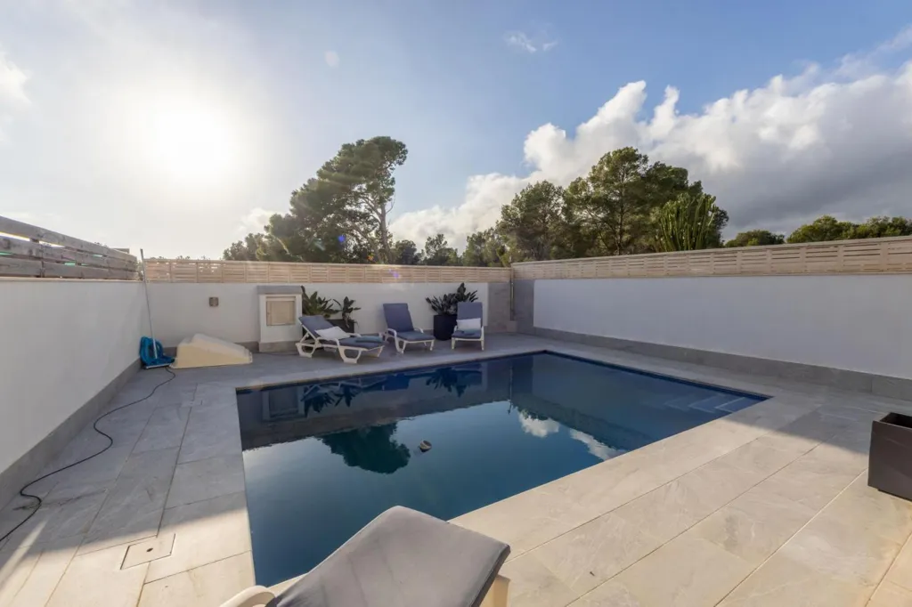 Bassein - Pareded House with Pool on Avenida de Cádiz