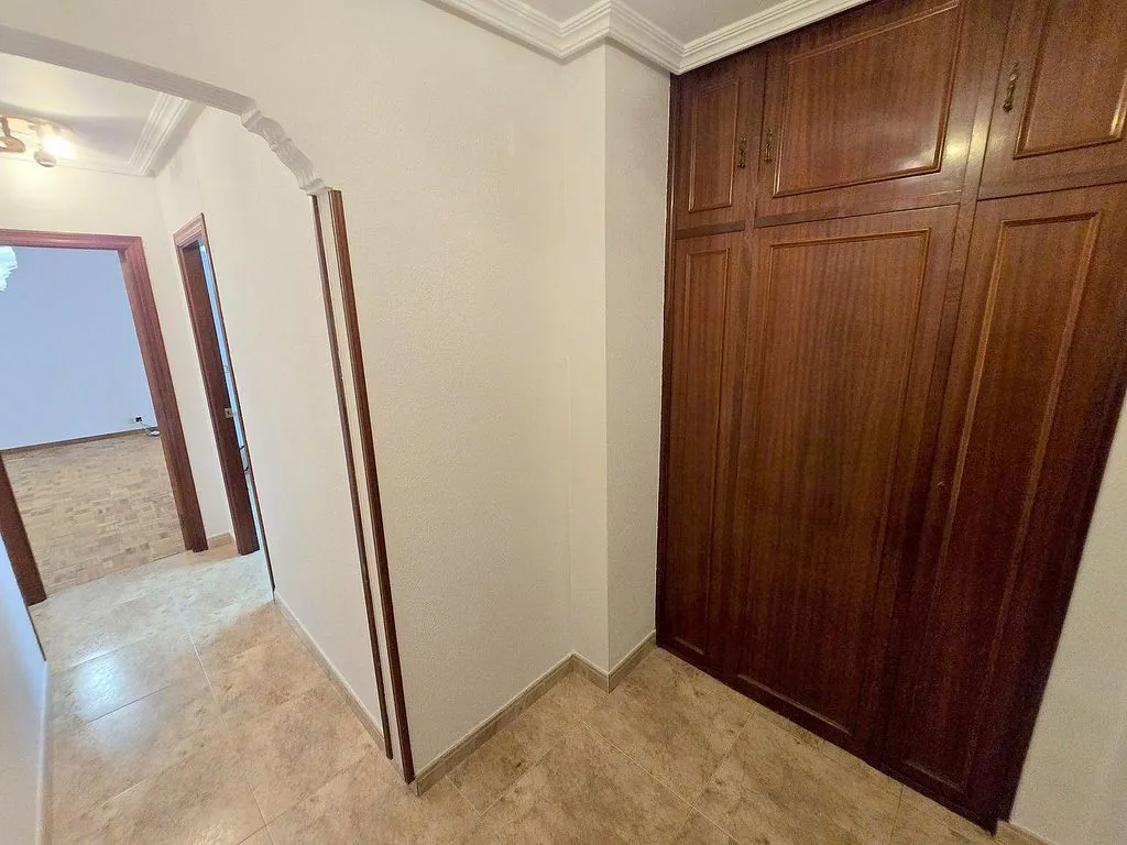 Esik - 3-Bedroom Flat with Garage in El Llano, Gijón