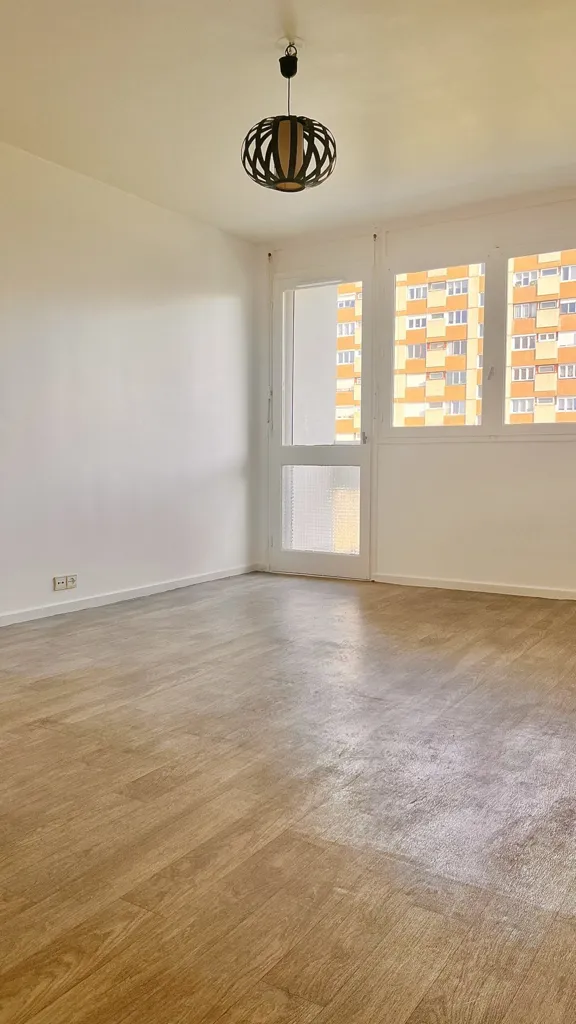 Elutuba - Renovated Flat with Balcony in Vandoeuvre-Les-Nancy