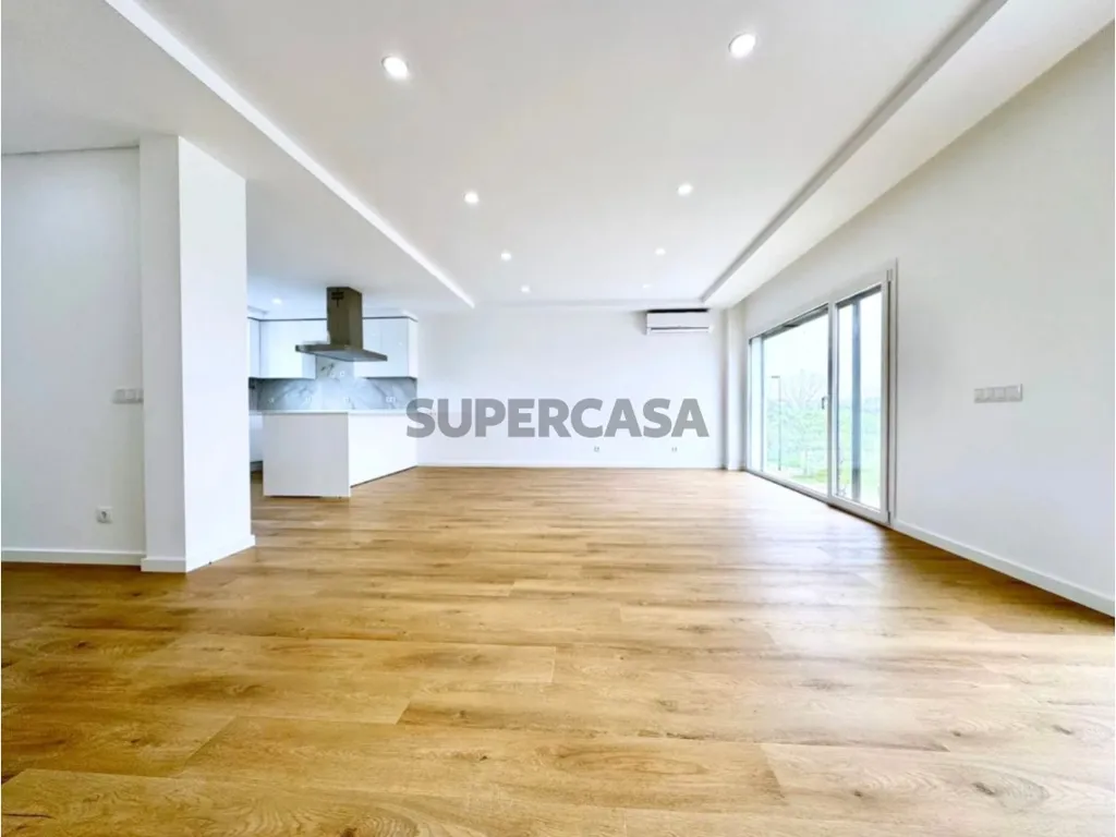 Living Room - Newly Built House with Terrace in Caparica