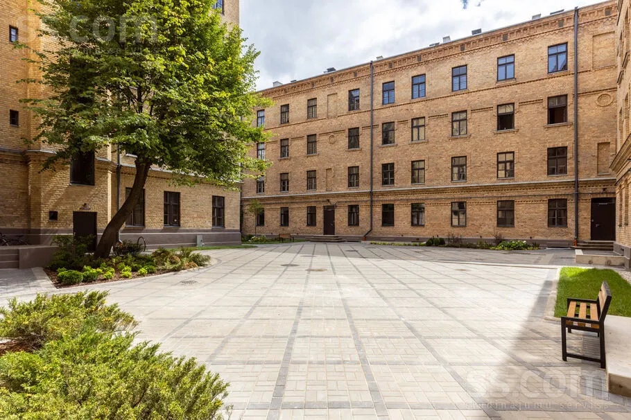 Jardin - Renovated Apartment with Garden in Riga Centre