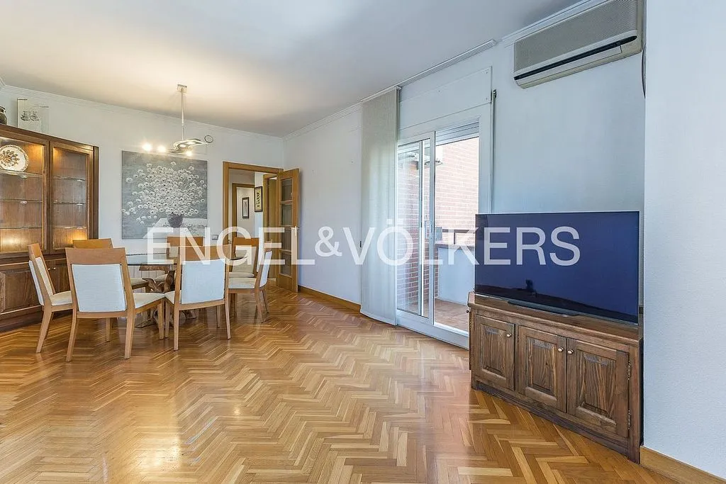 Apartment with Pool in La Maternitat i Sant Ramon