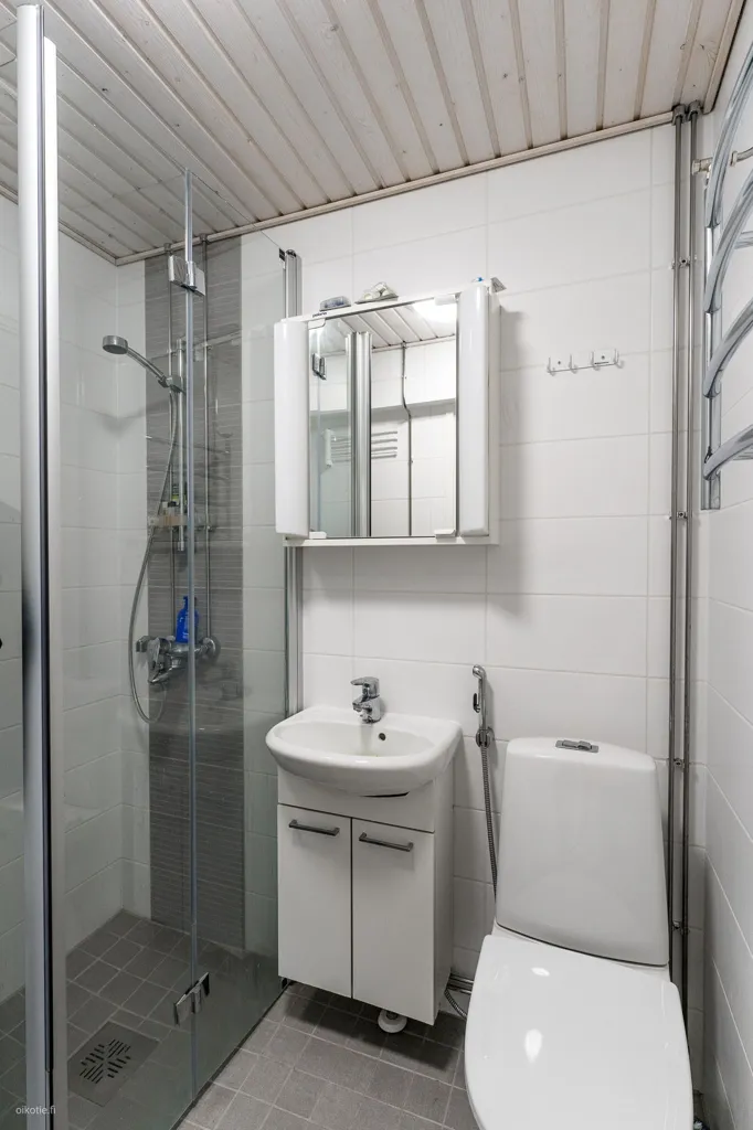 Bathrooms - Apartment with Balcony in Vallila