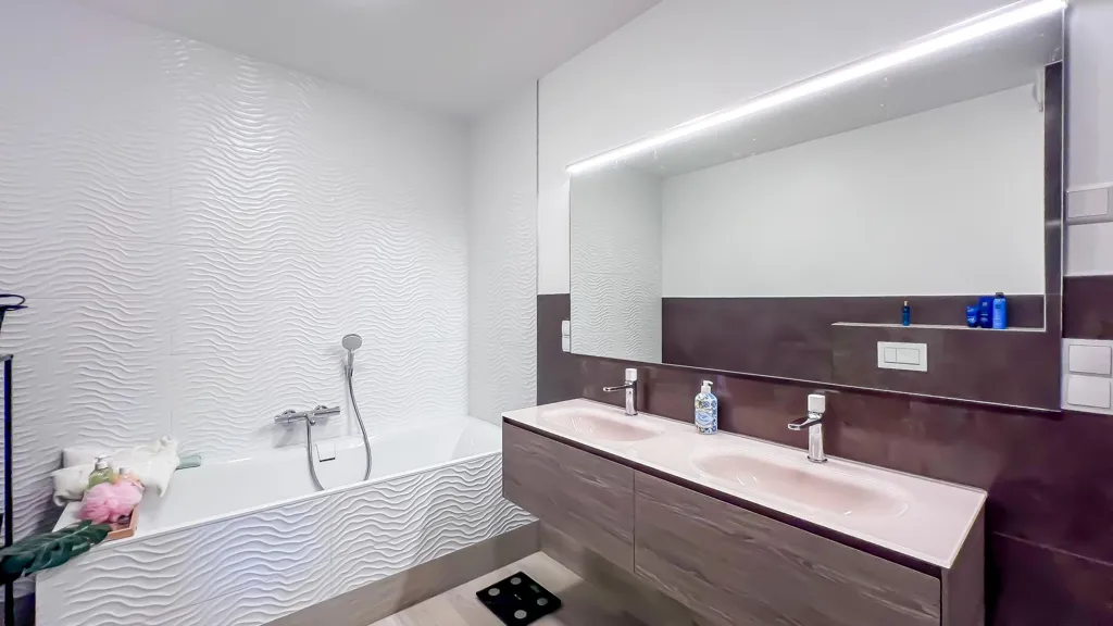 Bathrooms - Luxury House with Solar Panels in Sandweiler