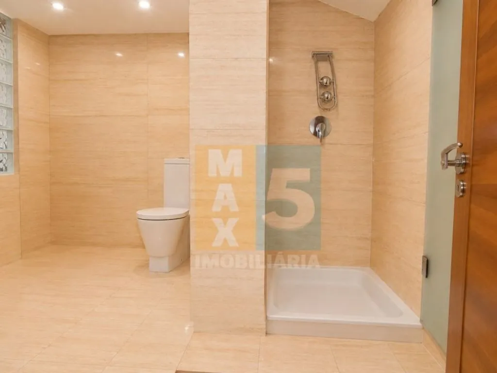 Vannitoad - Luxury Duplex Flat with Garage in Odivelas