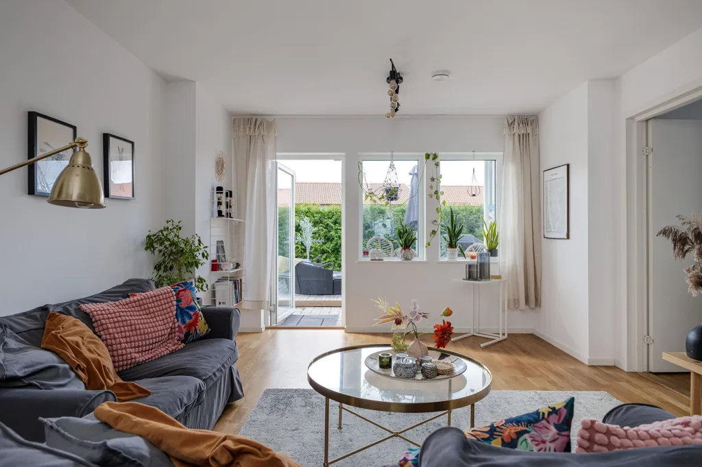 Séjour - Spacious 4-Bedroom with Sunny Terrace in Bredsand
