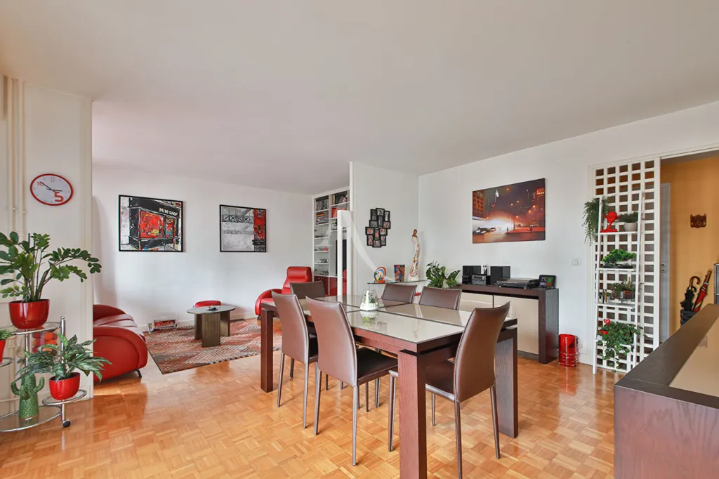 Sala da pranzo - Traversant Paris Flat with Balcony in 13ème