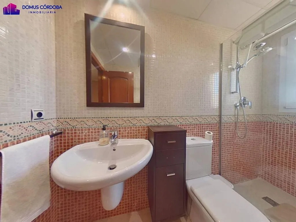 Salles de bain - Modern Flat with Garage in Ciudad Jardín