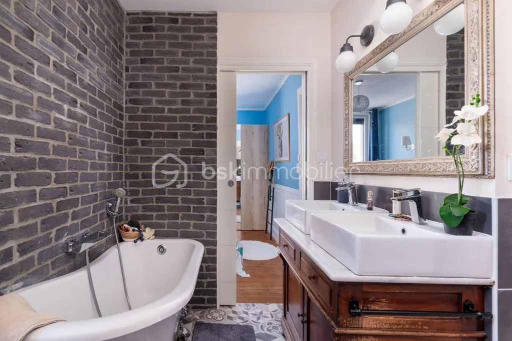 Bathrooms - Charming House with Garden in Dagneux