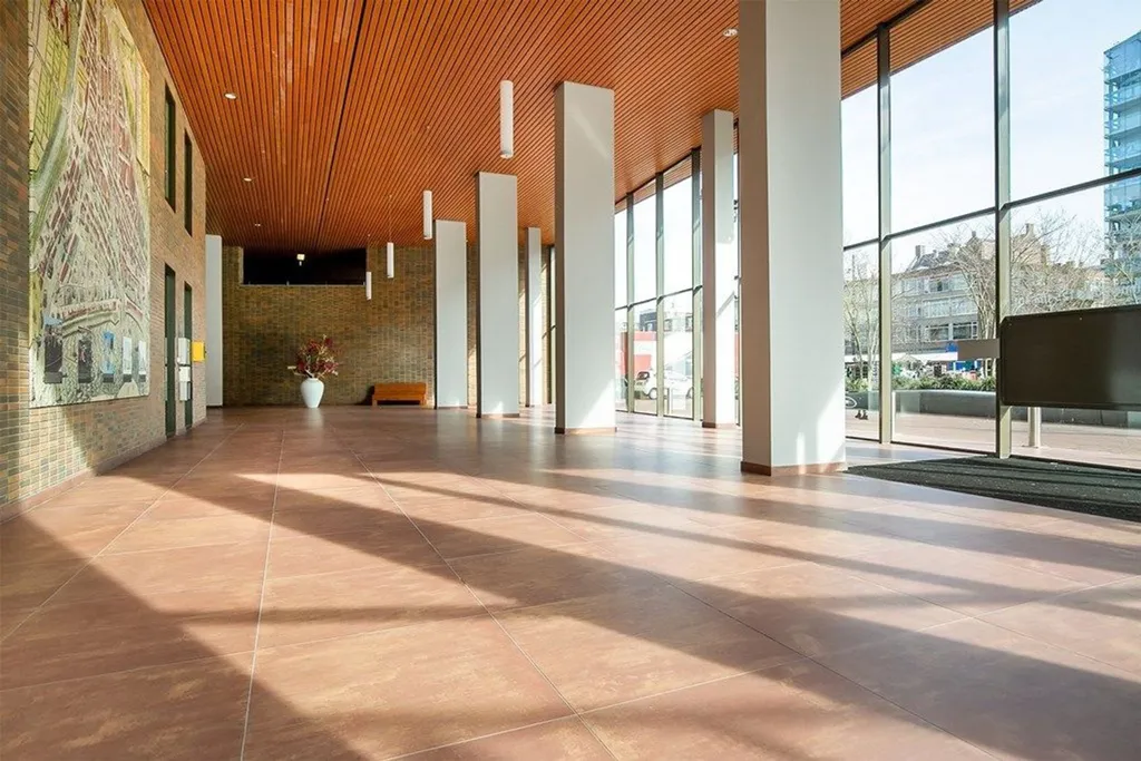 Esik - Modern 3-Room Apartment with City View in Rotterdam