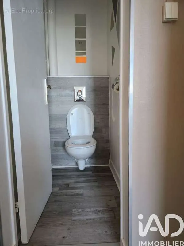 Appartement Cosy Rénové avec Parking à Contrexéville