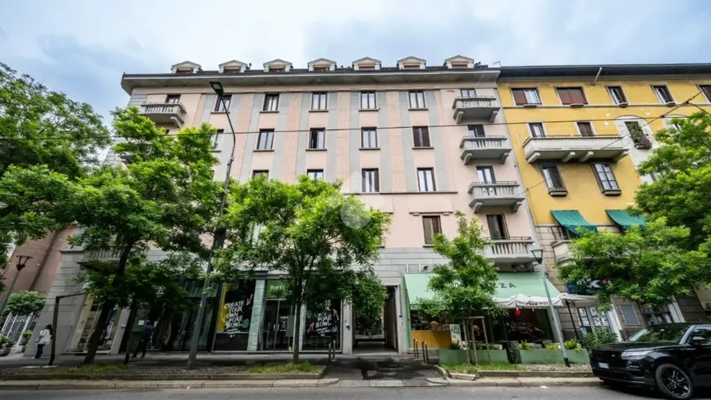 Välivaade - Elegant Trilocale with Balcony in Milan