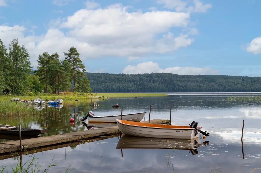 Aed - Lakefront Plot with Private Beach in Örebro