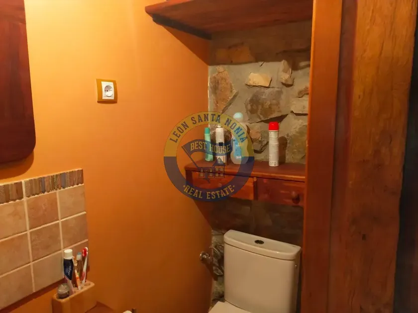 Salles de bain - Restored Chalet with Rustic Charm in León