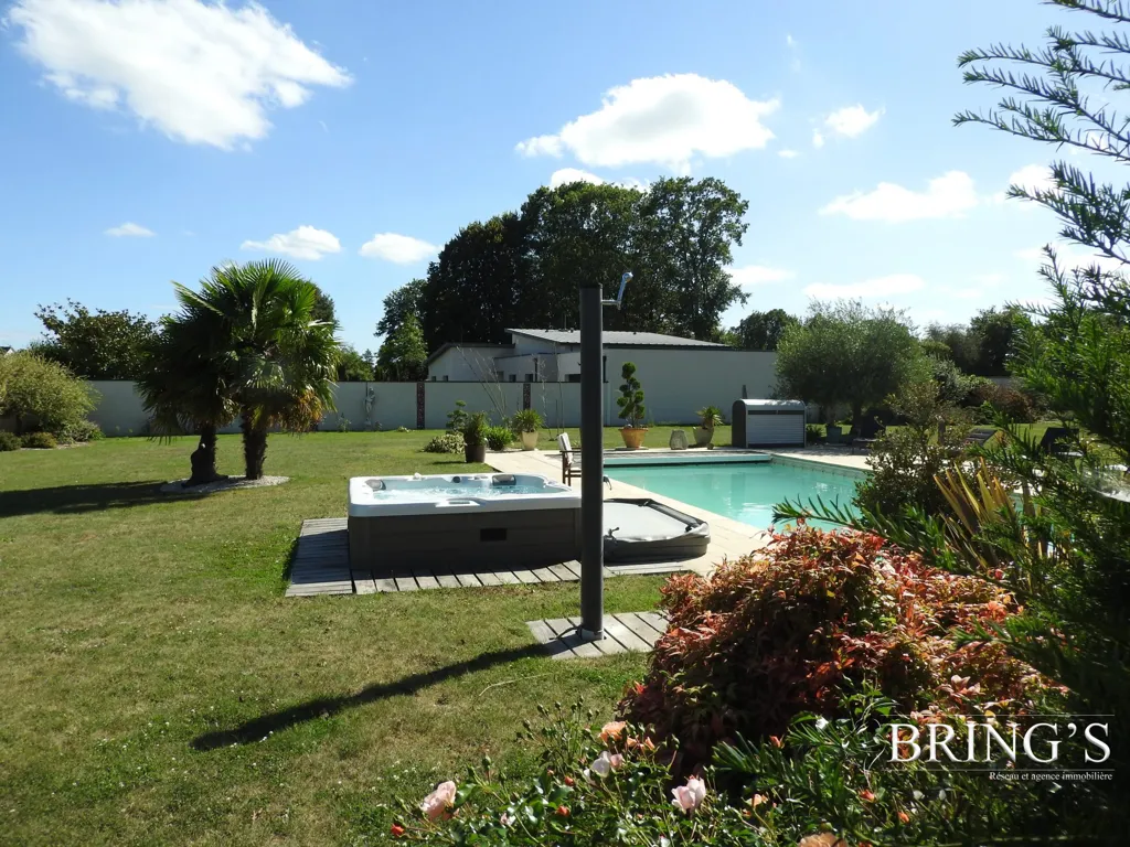 Bassein - Atypical House with Pool in Châteaubriant