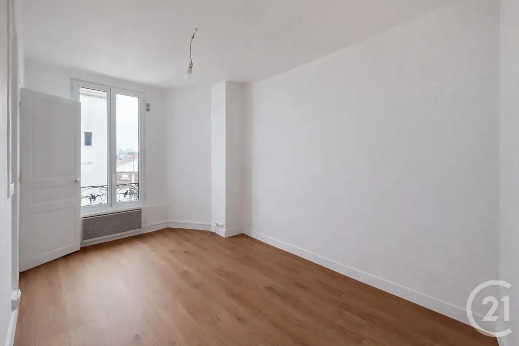 Pièces - Duplex en Dernier Étage au Pied du Métro à La Courneuve