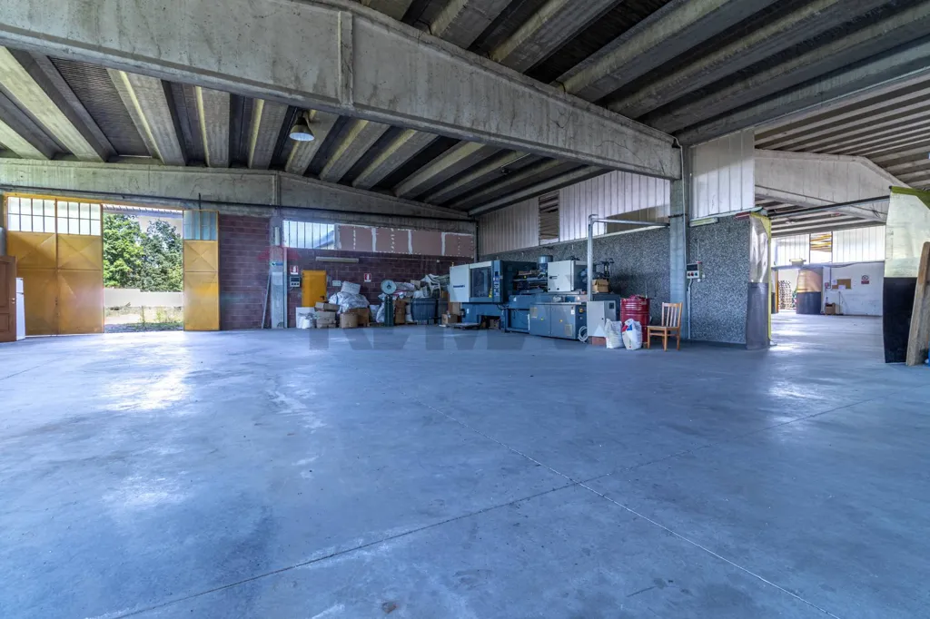 Garaaž - Industrial Warehouse with Expansion Potential in Sandigliano