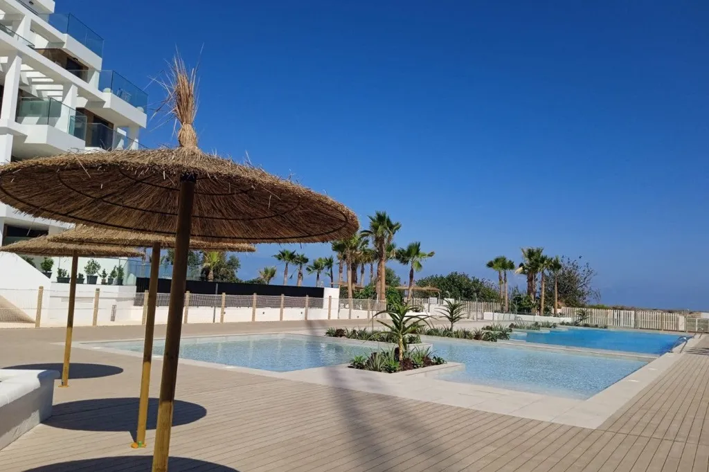 Bassein - Seafront Apartment with Pool in Denia