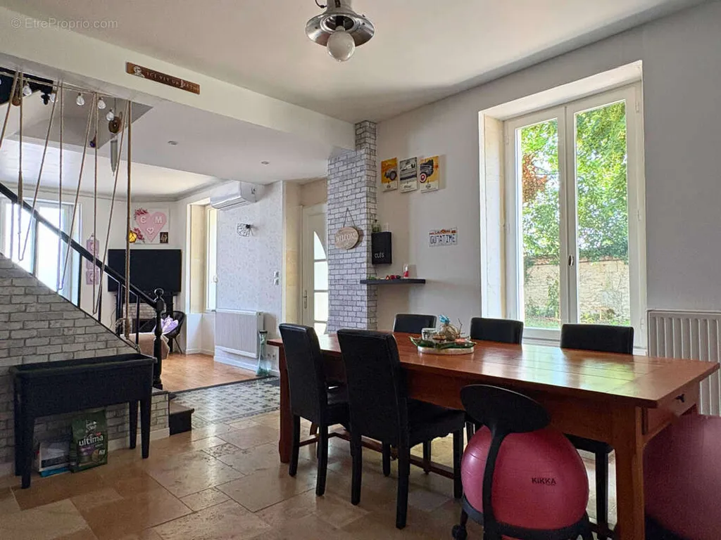Salle à manger - Maison familiale avec piscine et jardin à Cognac