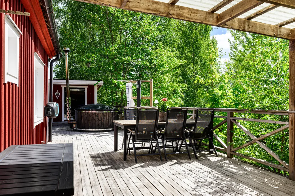 Terrasse - Charming Red Cottage with Garden in Samuelsdal
