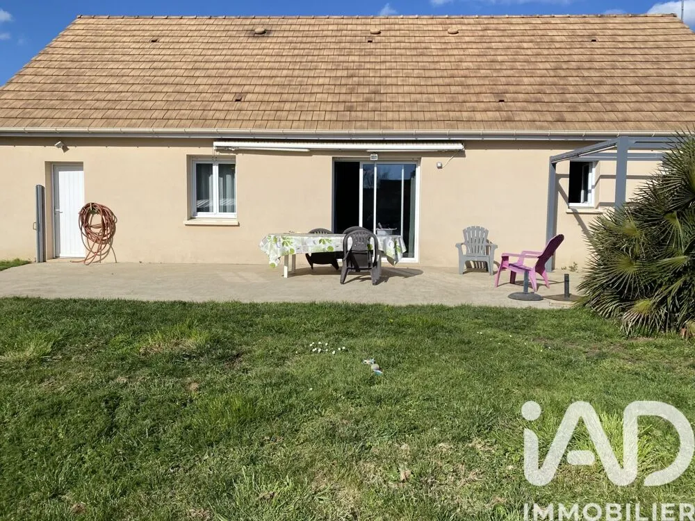Garden - Family House with Garden in Oizé