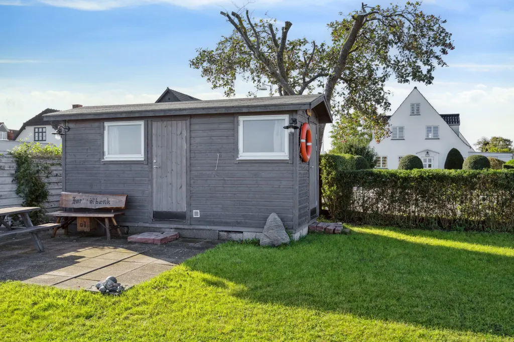 Aed - Renovated Villa with Waterside in Strøby Egede