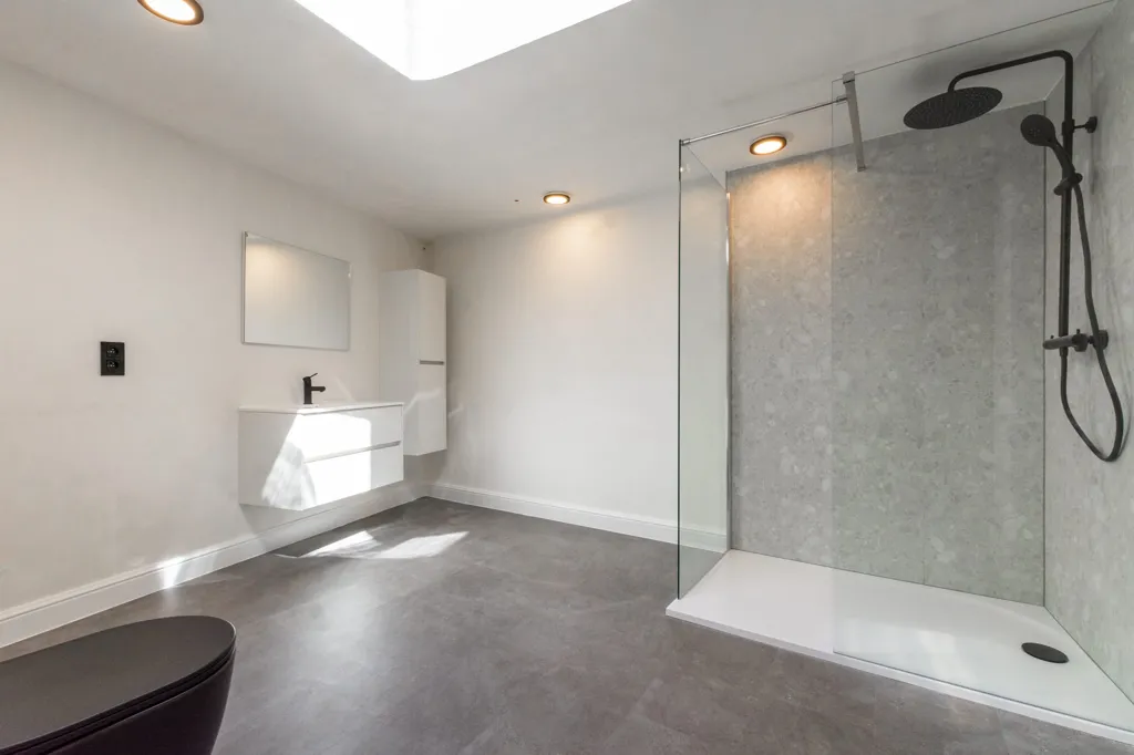 Salles de bain - Maison de ville rénovée avec terrasse à Lebbeke