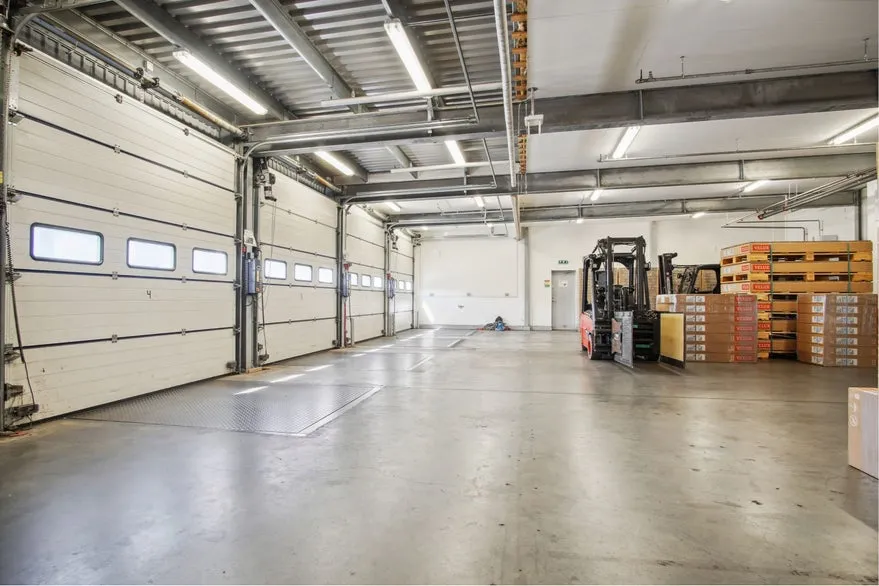 Garaaž - Warehouse with Solar Panels near E20/E45