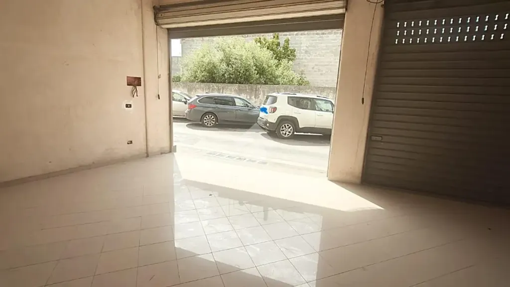 Garage - Shopfront Trilocale in Carovigno