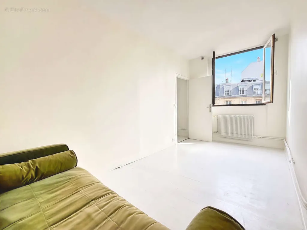 Elutuba - Bright 3-Piece Flat with View in Temple Square