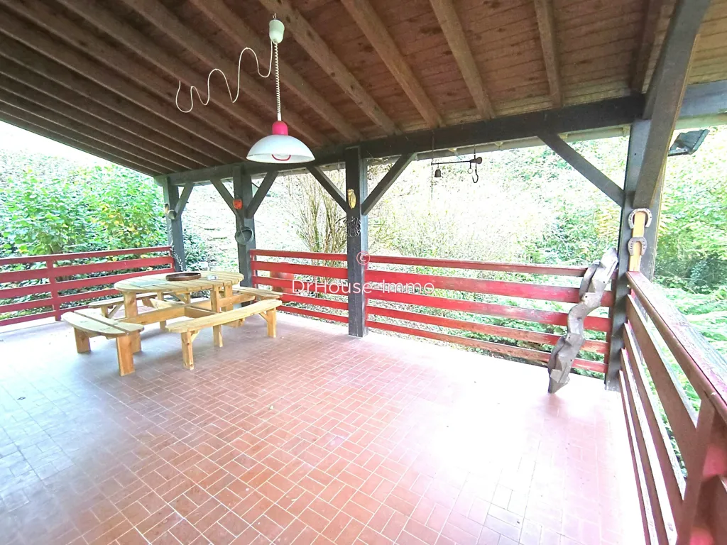 Terrasse - Maison Indépendante avec Grand Terrain à Proximité