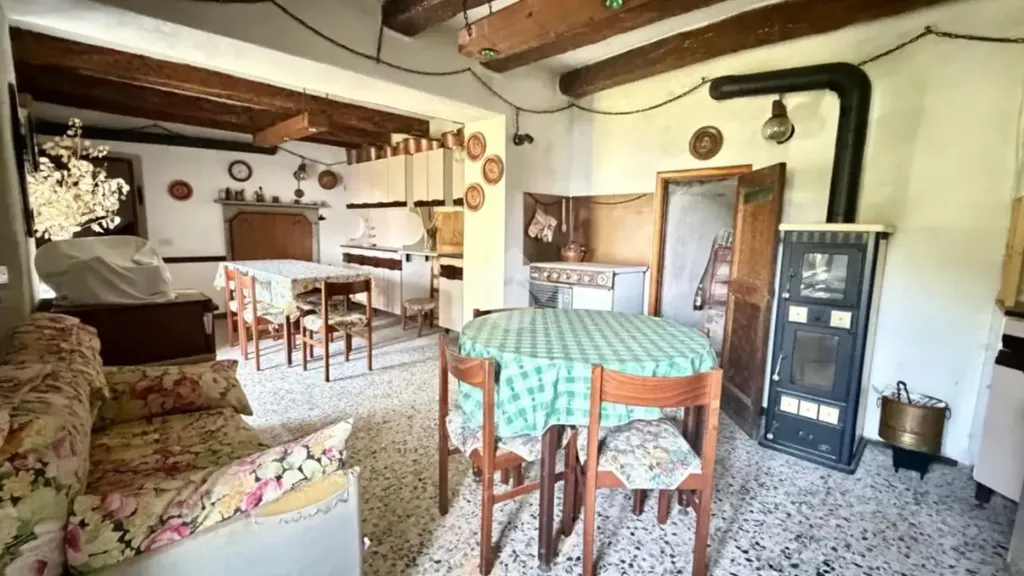 Salle à manger - Historic Semidetached House with Balconies in Urida