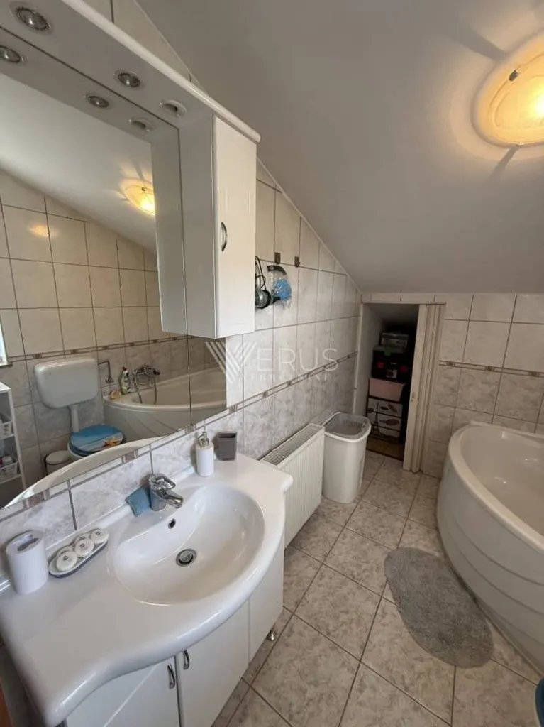 Salles de bain - Two-Storey Apartment with Sea View in Matulji