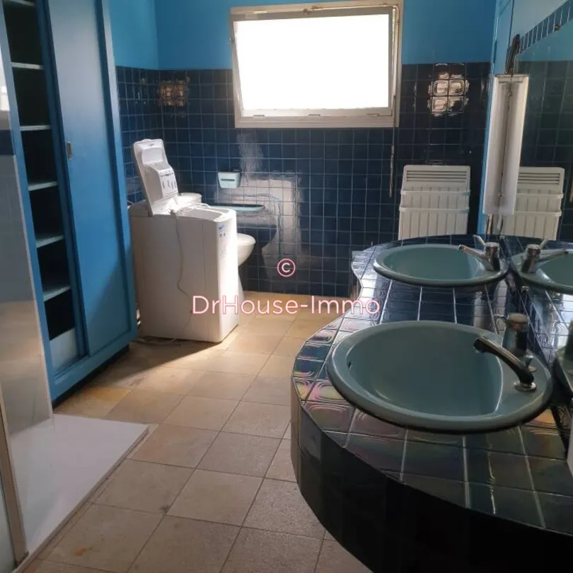 Salles de bain - Maison de 7 Pièces avec Jardin à Civray