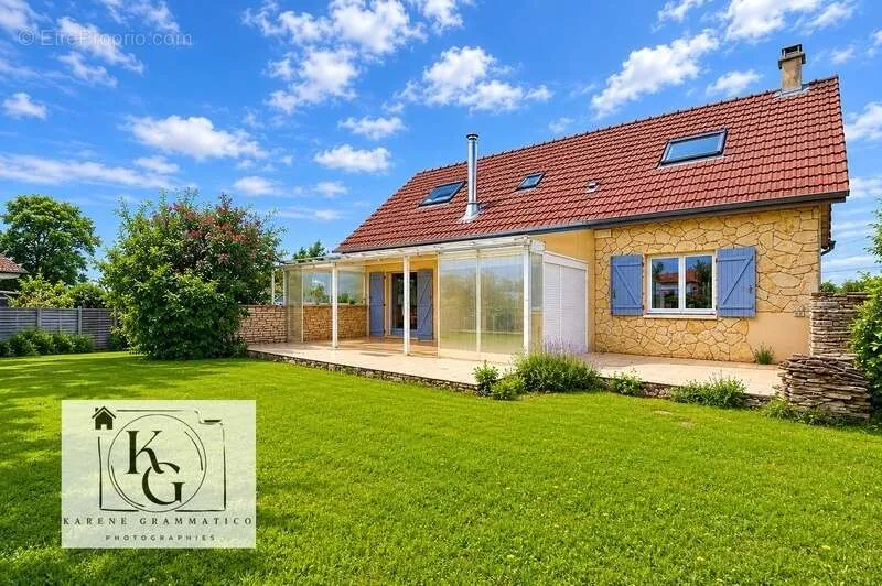Extérieur - Maison Individuelle avec Terrasse et Jardin Calme