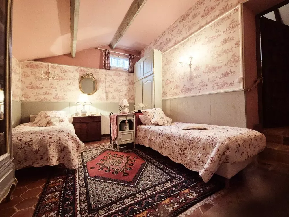 Bedrooms - Detached House with Garden in Mesnuls