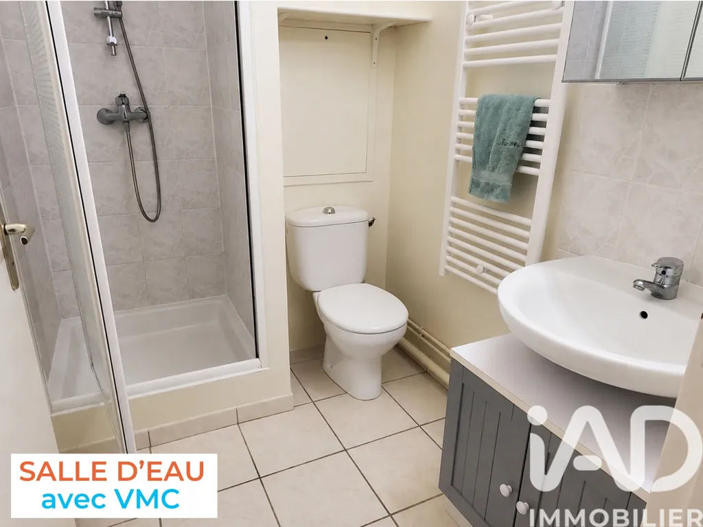Salles de bain - Appartement avec Parking à Tours, Proche Place Saint-Eloi