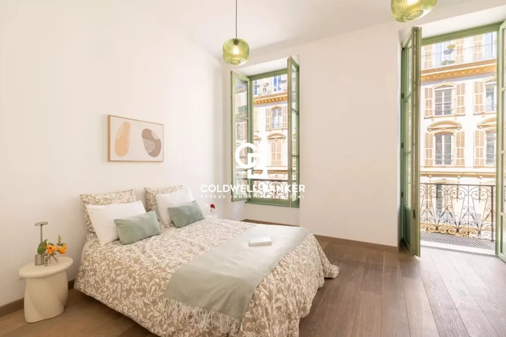 Bedrooms - Characterful Apartment with Balcony in Nice Centre