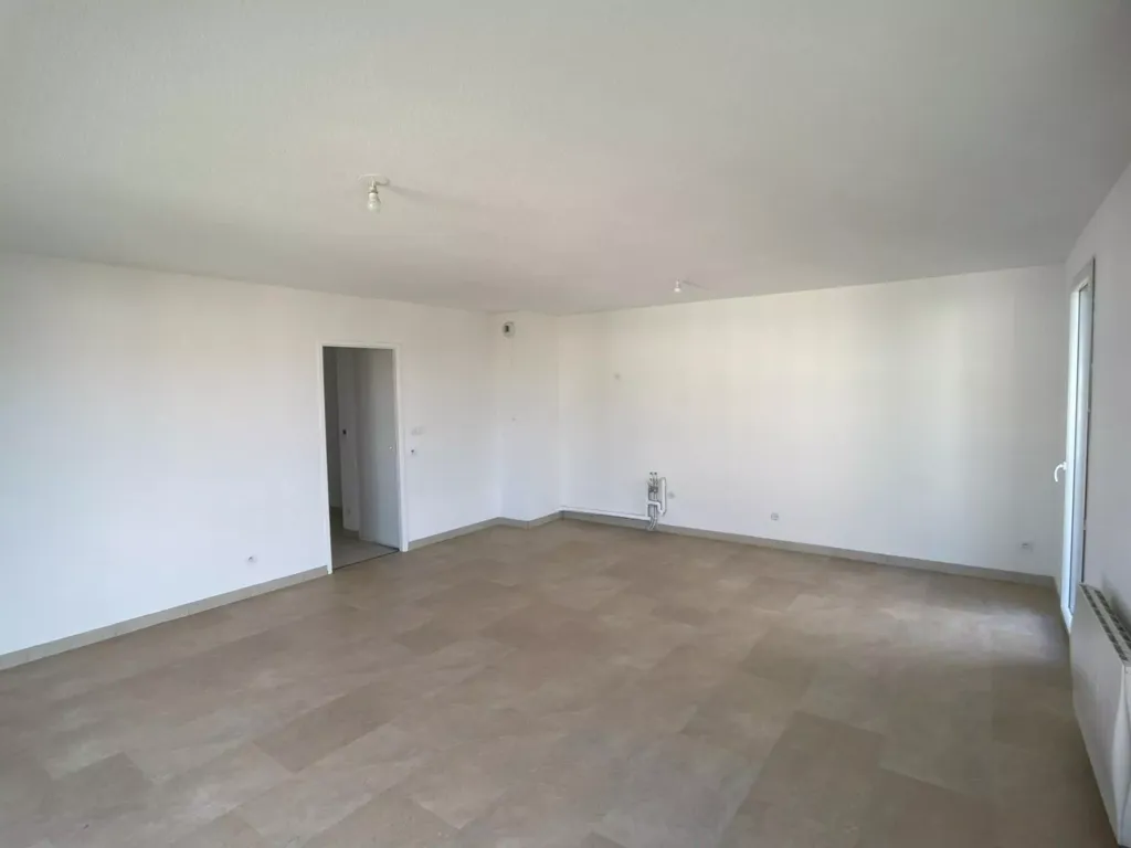 Pièces - Appartement Rénové avec Balcon à Blagnac