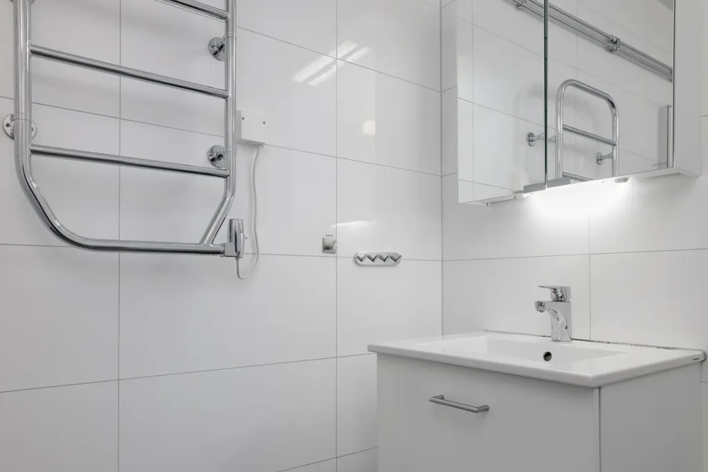 Salles de bain - Modern Flat with Pool in Södra Ladugårdsängen
