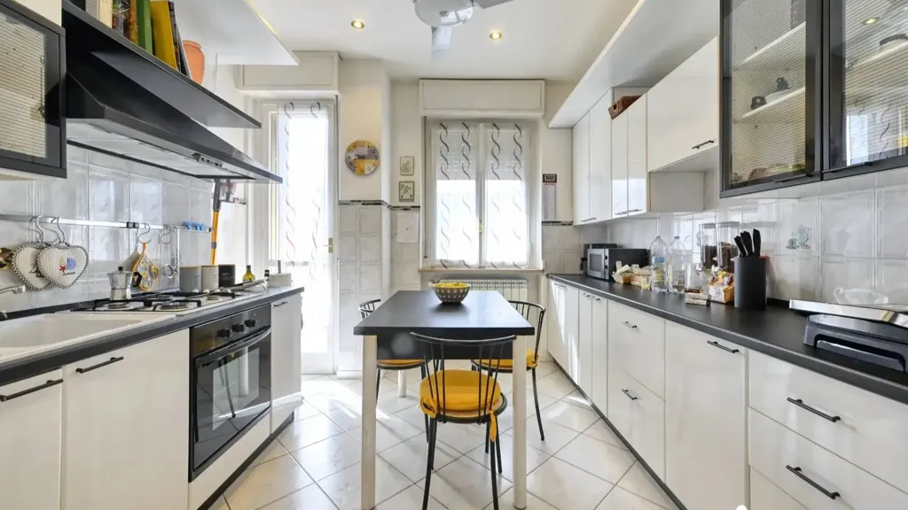 Köök - Panoramic Three-Bedroom Apartment in Melegnano