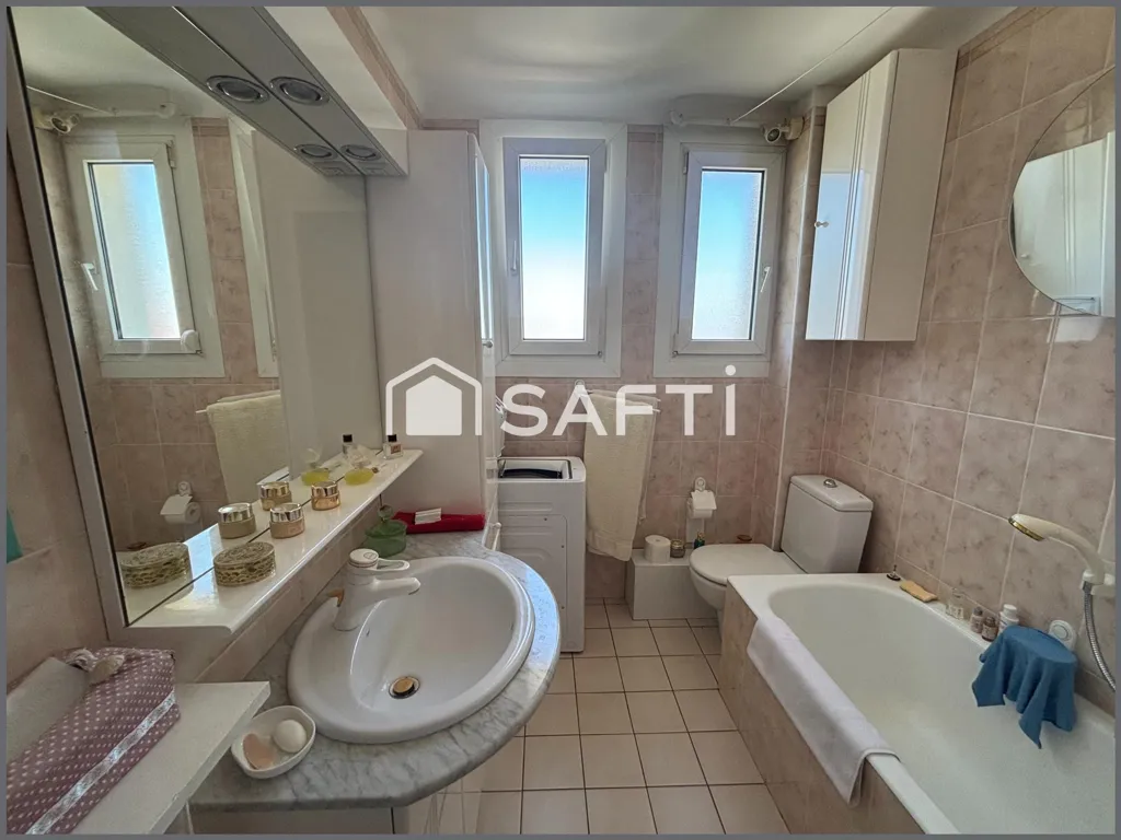Salles de bain - Appartement avec Balcon et Garage au Cœur de Nantes