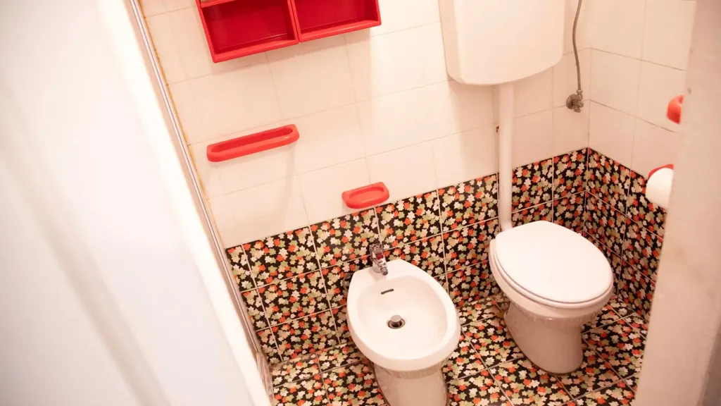 Salles de bain - Historic Apartment with High Ceilings in Bologna