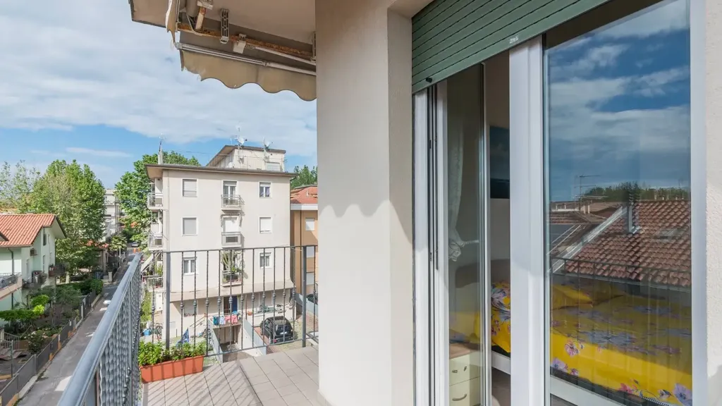 Rõdu - Triplex with Balcony in Cattolica