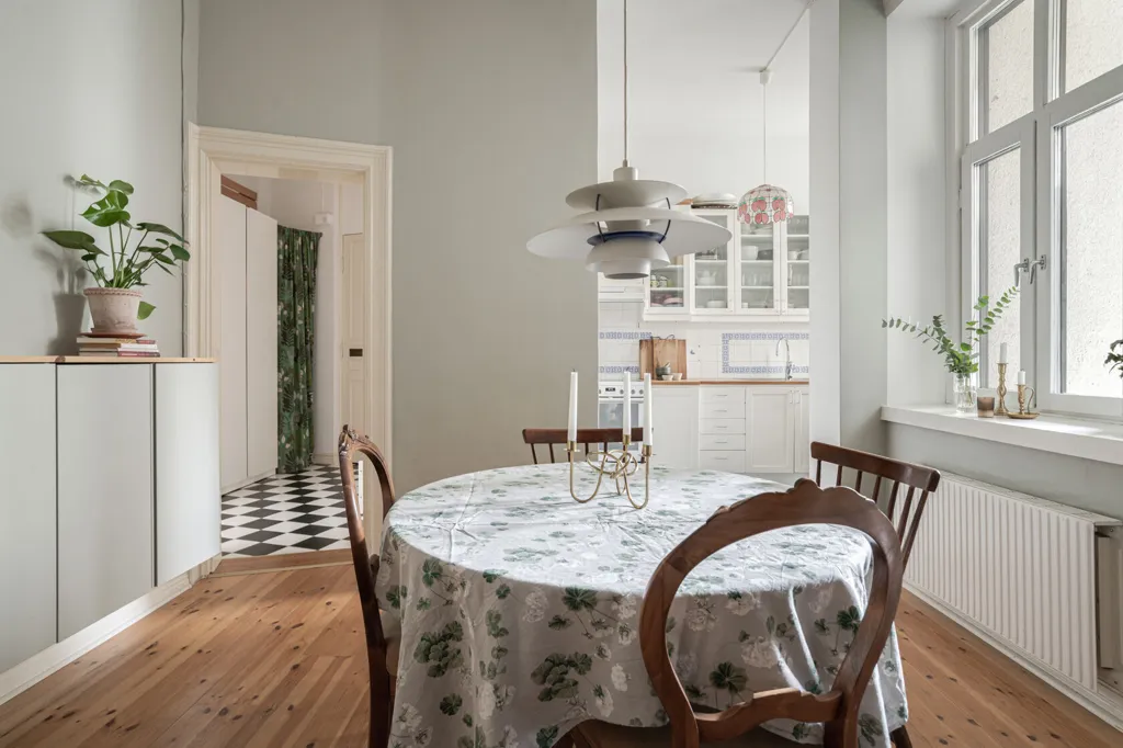 Söögituba - Charming Flat with High Ceilings in Tågaborg