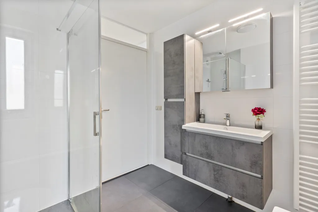 Salles de bain - Semi-detached House with Garden in Almere